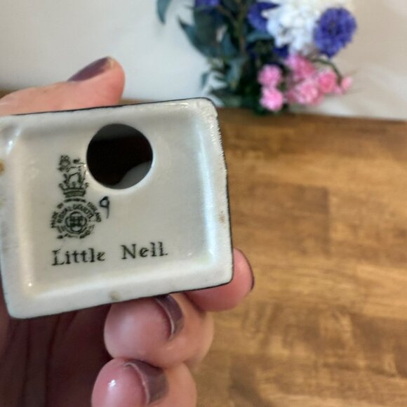 Royal Doulton Little Nell Figurine Vintage Bone China Dickens Character - Picture 5 of 5